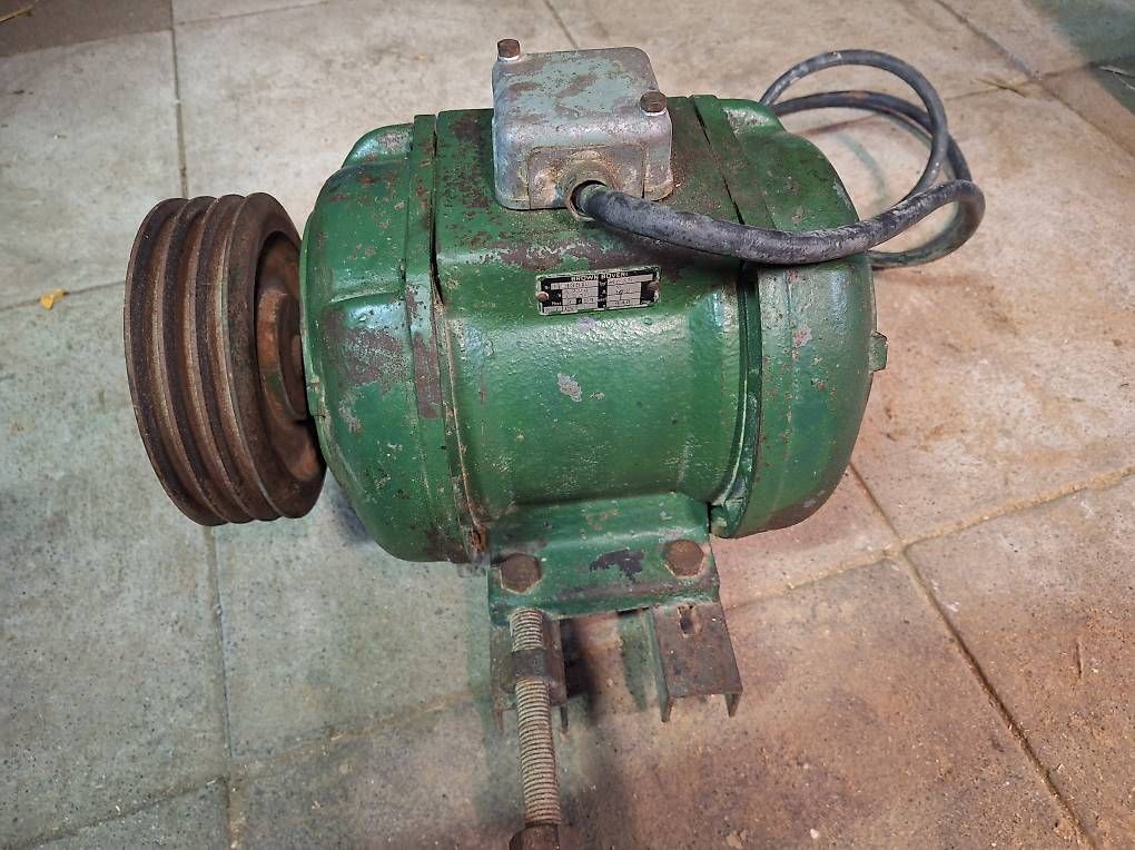 Motoren: Moteur électrique 400V  – Gebraucht aus Montet (Broye) von lab_2t8m 1