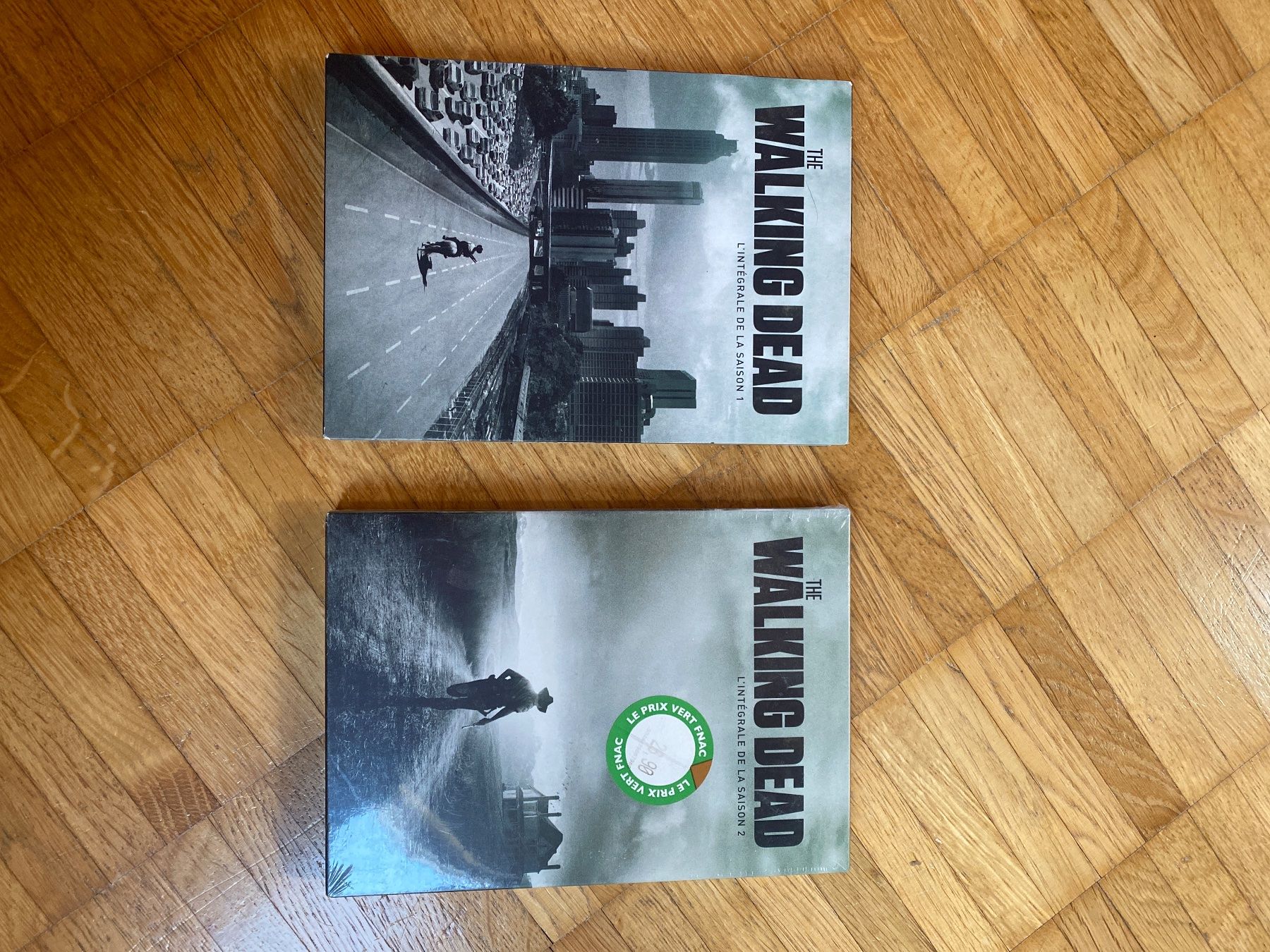Tutti i DVDs: The Walking Dead saison 1 & 2 – Usato da Gingins venduto da Frigune