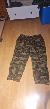 2 Kälteschutzhosen    Schweizer-Armee