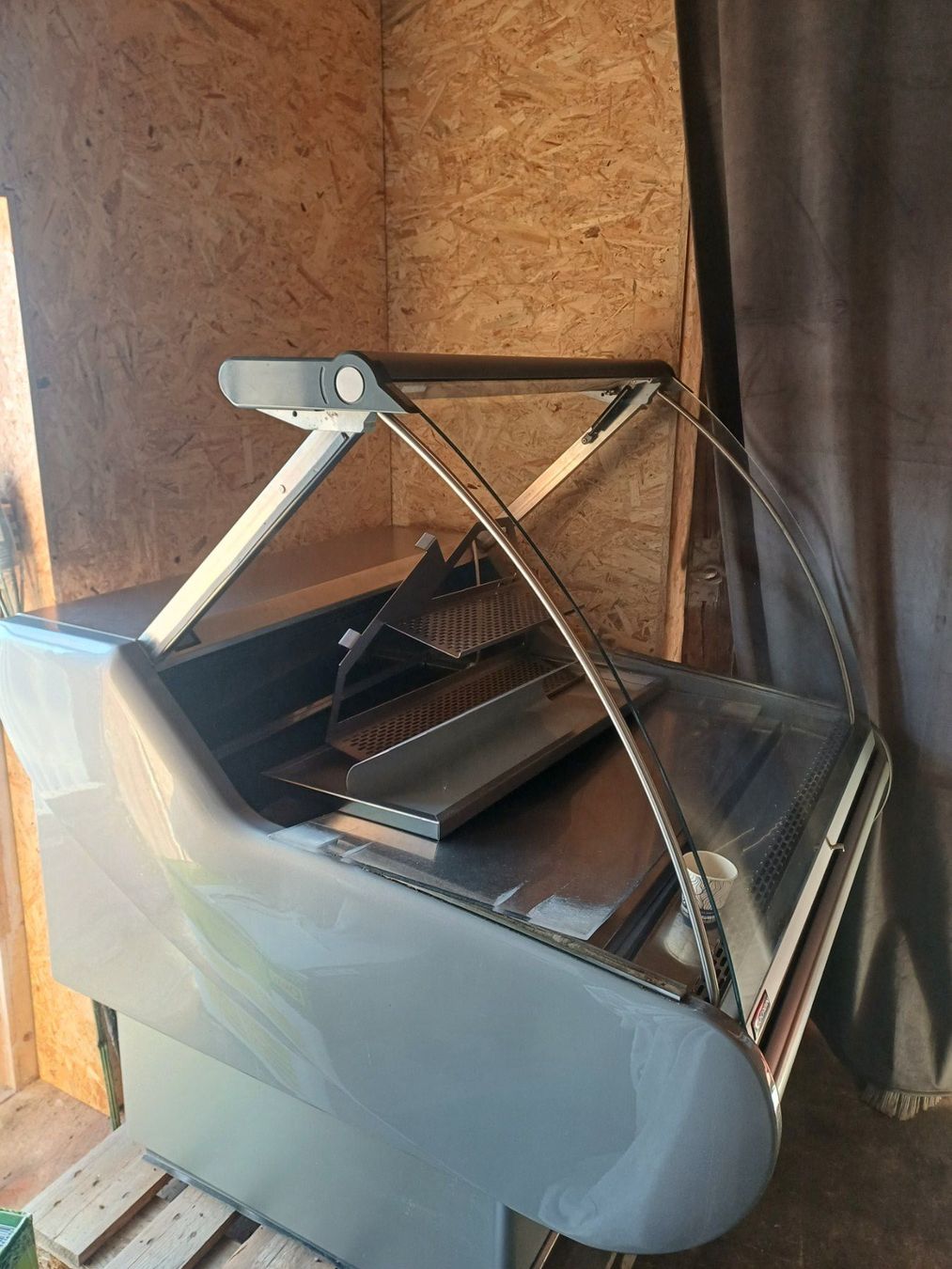 Kühlschrank: Vitrine réfrigérée à viande Criocabin – Gebraucht aus Mont-la-Ville von bla_sr7z 2