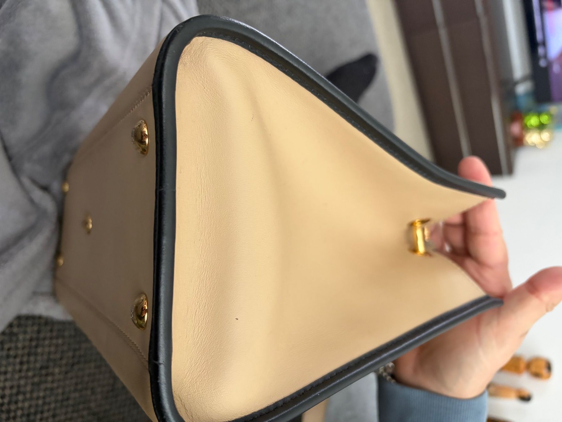 Borse da donna: Fendi Runaway, design elegante! Autunno – Usato da Cadro venduto da lar_fsy8 7