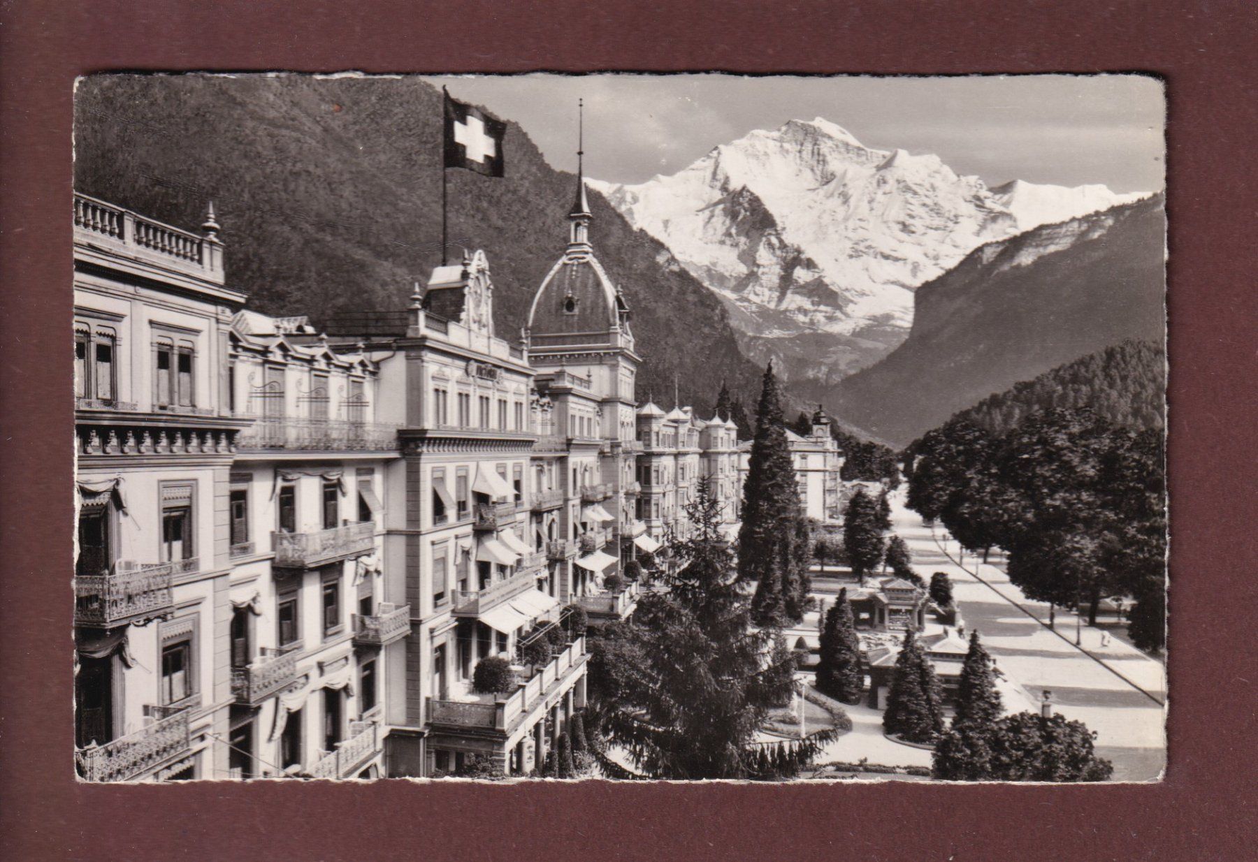 Cartoline postali: INTERLAKEN - Höheweg-Promenade – Usato da Pully venduto da nicecards