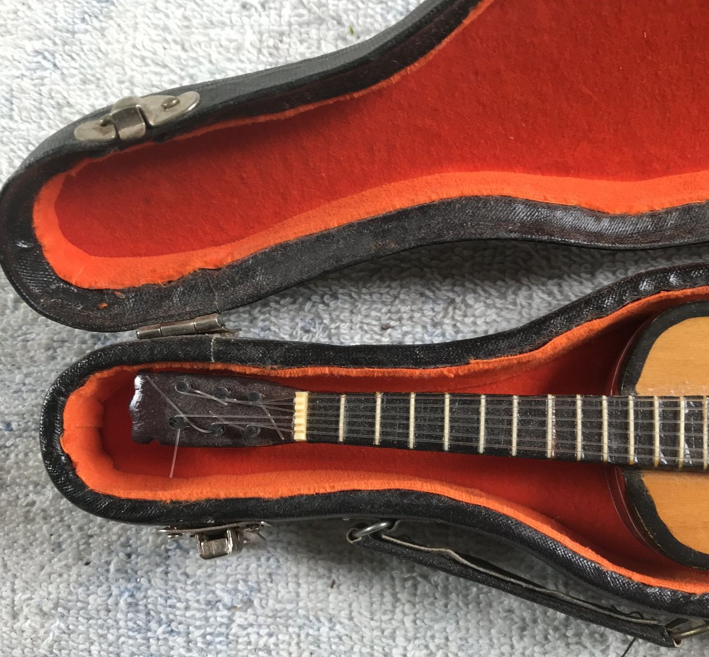 Strumenti musicali: GITARRE – Usato da Ostermundigen venduto da wini63 4