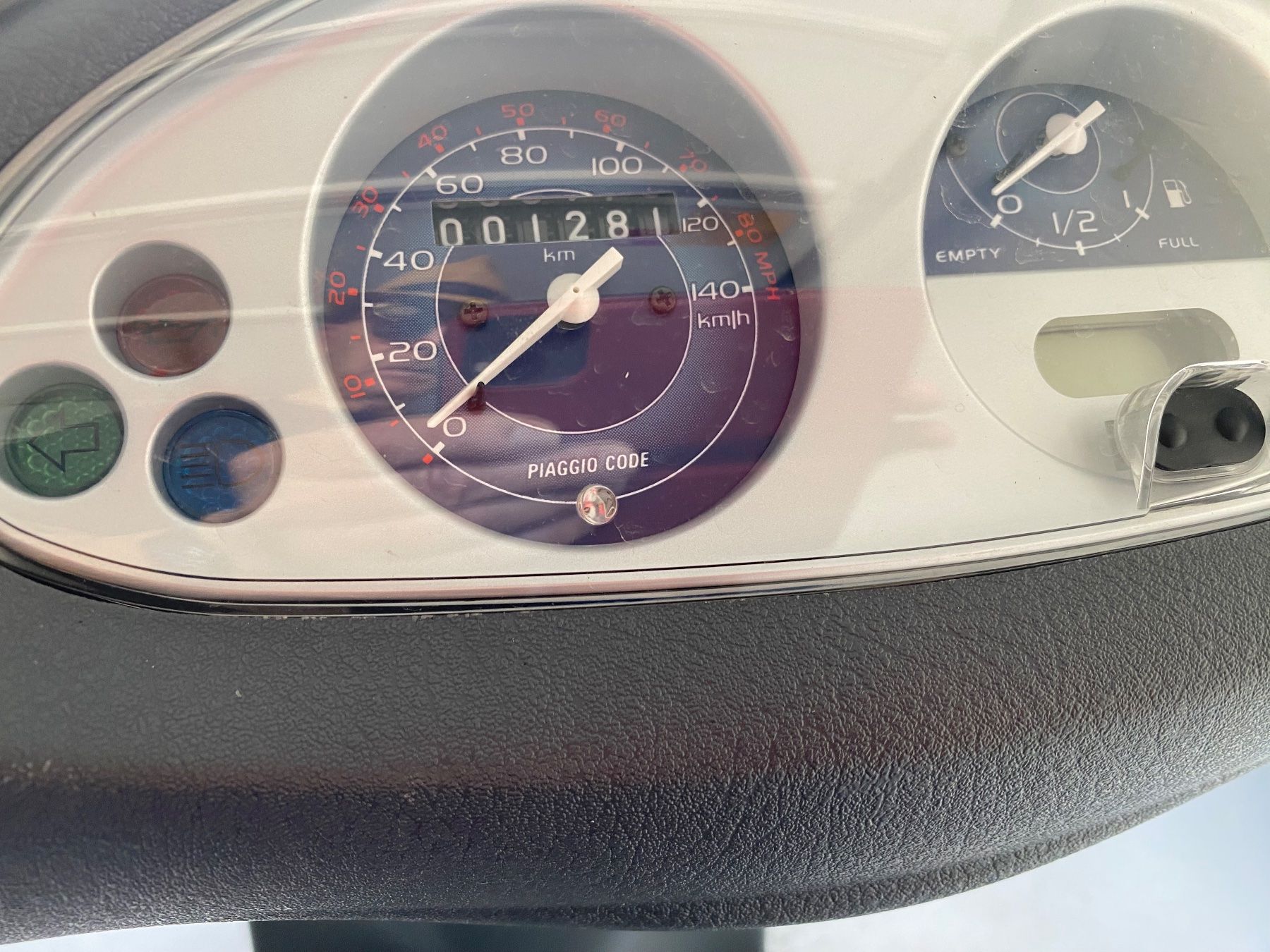 Piaggio Scooters: 1 Roller PIAGGIO Fly 125ccm, schwarz – Gebraucht aus Therwil von Myli7 3