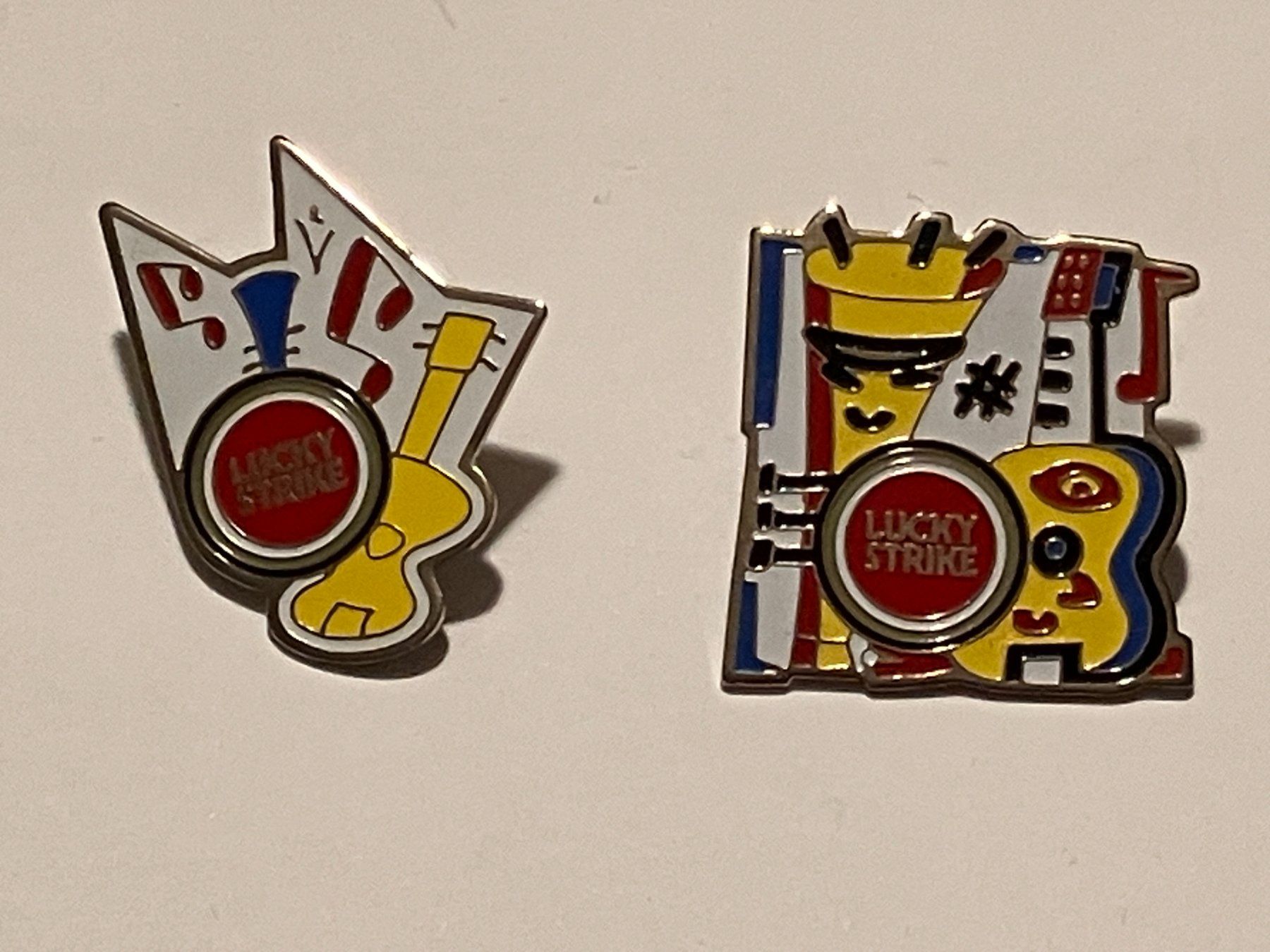 Placchette & Badge: 2 Pin Lucky Strike – Usato da Basel venduto da djwwpp