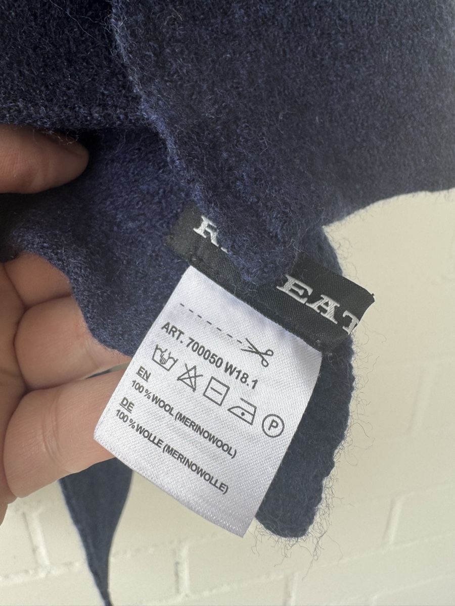 Repeat Foulard & Sciarpe: Repeat Schal Merinowolle dunkelblau – Usato da Brütten venduto da Rod816 7