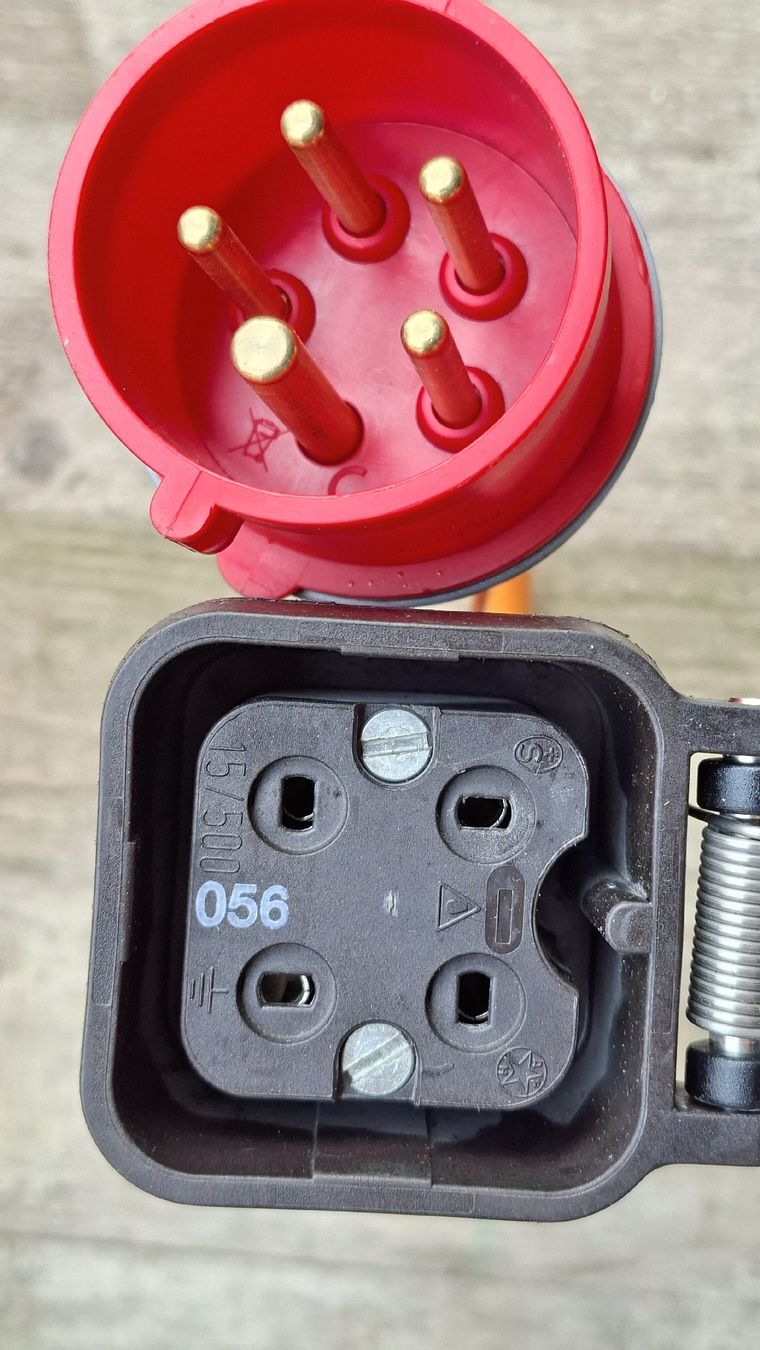 Cavi: Adapter Stomkabel CEE16 5pol auf J15 4pol – Usato da Heiligenschwendi venduto da pasaju 2