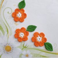 3 Blumen + 3 Blätter gehäkelt (uncinetto, chrochet) 797