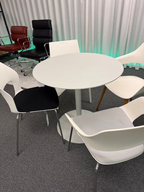 Tischset: Tisch mit 4 Stühlen, Ausstellungsmodel – Gebraucht aus Lenzburg von Buerokonz 2