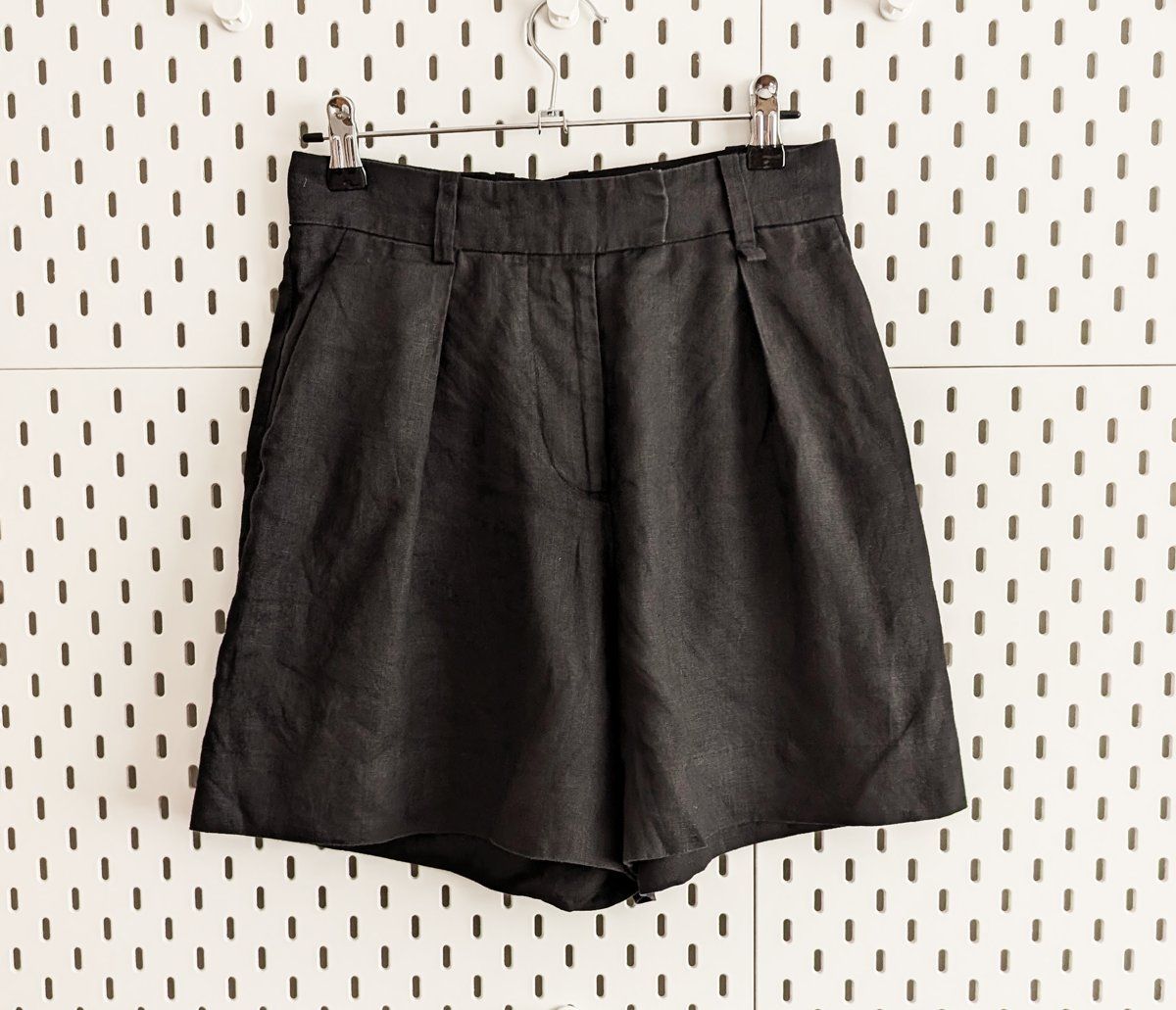 Arket Pantaloni: Arket linen shorts - Size 34 – Usato da Zürich venduto da hol_bc6v