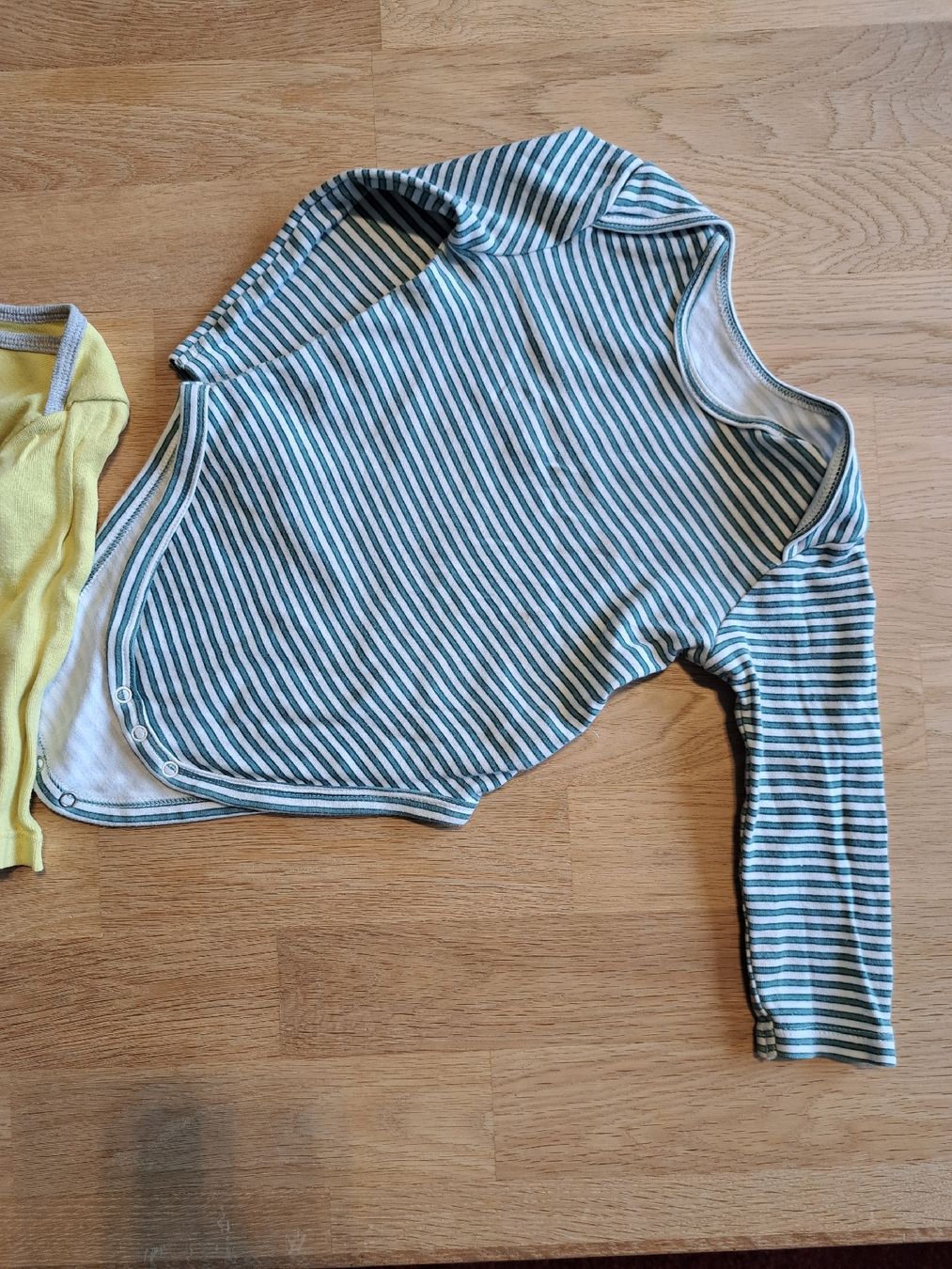 C&A Unterwäsche: 2er Set Baby Bodys Gr. 80/12M Langarm – Gebraucht aus Bergdietikon von Staphylococcus 1