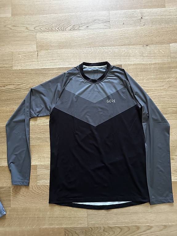 Evoc Canottiere & Pantaloni: 2 Bikeshirts, EVOC, GORE – Usato da Kehrsatz venduto da Hironimo 2