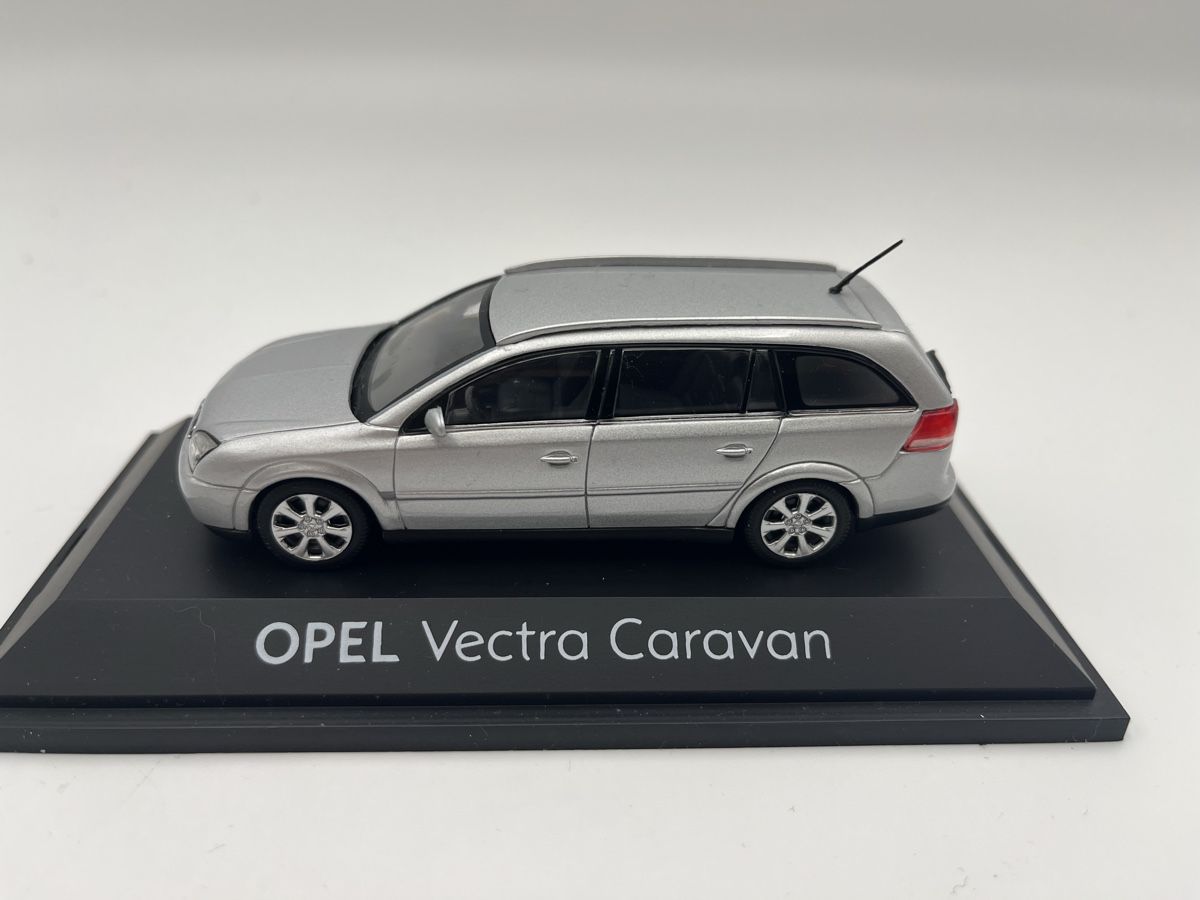 Opel Modellini d'auto: Opel Vectra Caravan, 1:43 Schuco – Usato da Broc venduto da Jenson7 1