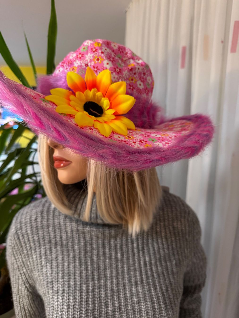 Hüte, Mützen & Caps: Fasnachthut mit Blumenmuster ab fr. 5.00 – Gebraucht aus Cugnasco von tizianaq 1