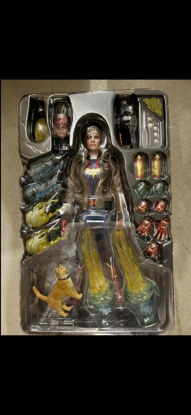 Hot Toys Figurines: Hot Toys Captain Marvel 1:6 Deluxe – D'occasion à Rorschacherberg par fil_g9wg 1