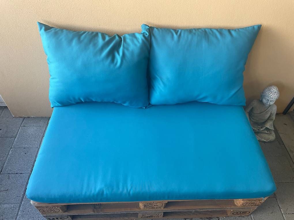 Pallets: Europalette Sofa mit 2 Kissen – Usato da Zug venduto da pra_h2zn 1
