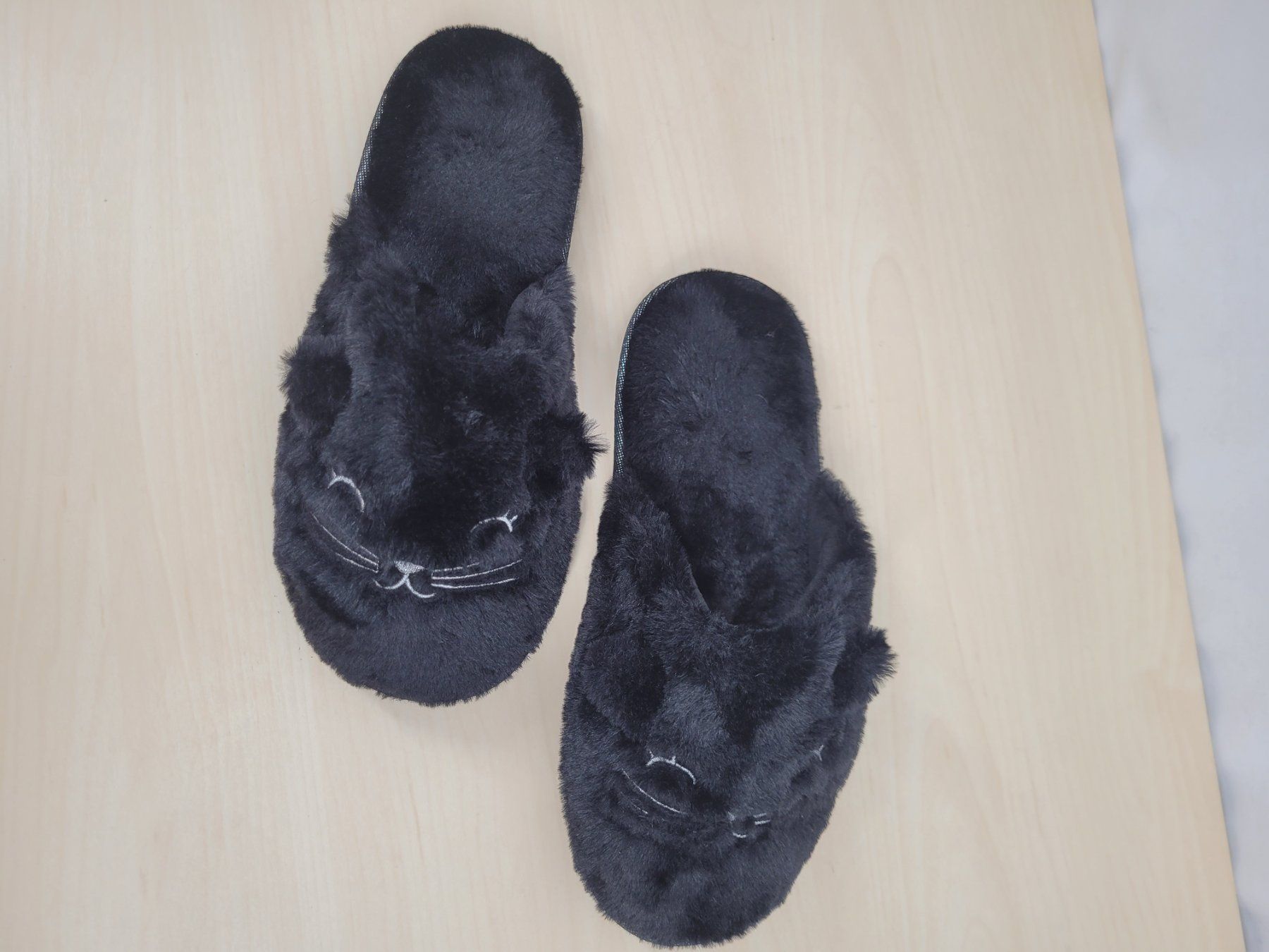 Herrenschuhe: Pantoufles noir 39/42 – Gebraucht aus Lausanne von PlusValue_Lausanne 1