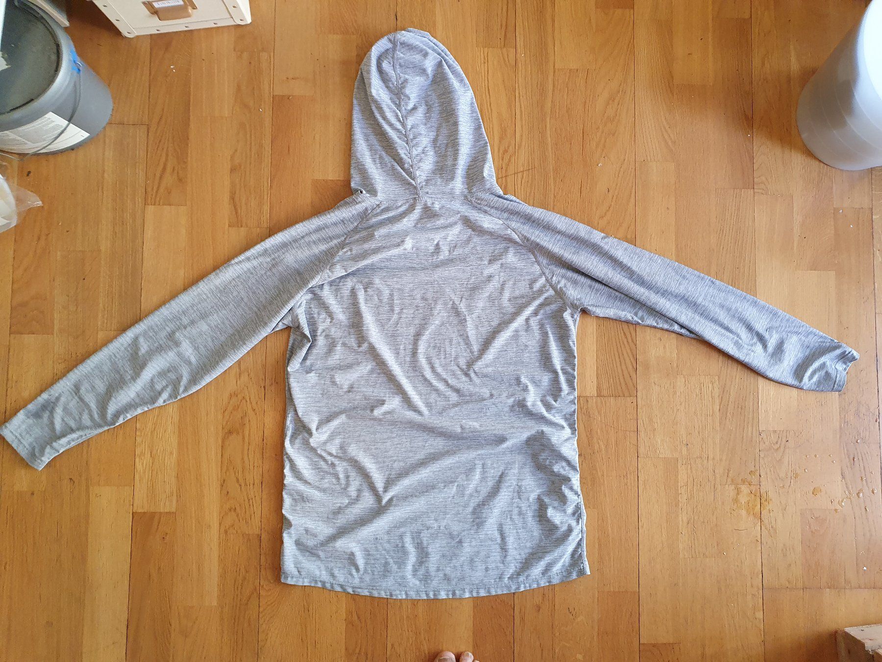 Maglioni & Felpe: Kaputzenpulli grau grösse M 90% polyester 10% spandex – Usato da Zürich venduto da loosebone 2