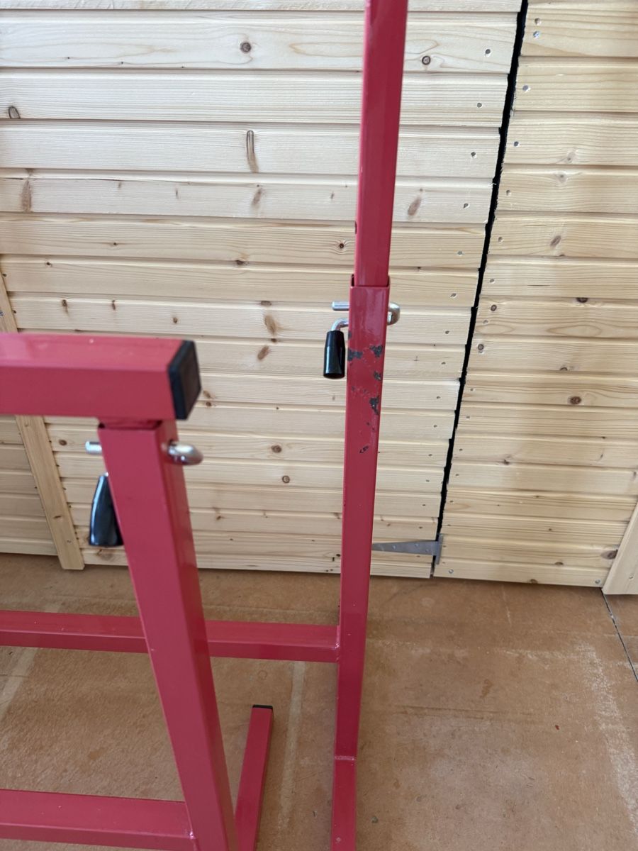 Établis: 2x Werkstattbock, rot, stabil – D'occasion à Olten par Jogger24 2
