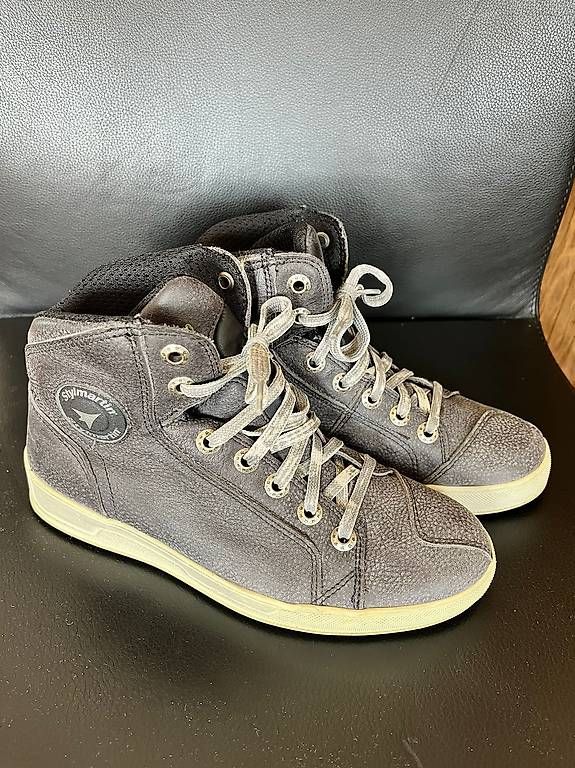 Scarpe da donna: Damen Motorrad Schuhe – Usato da Stoos SZ venduto da Cantucci1