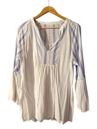 Leichte Sommerbluse Weiss mit blauen Stickereien, Gr. M/L