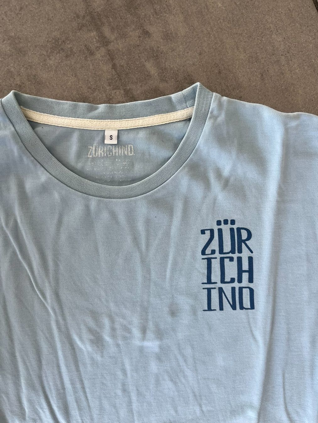 T-shirt: ZÜRICHIND T-Shirt Hellblau – Usato da Otelfingen venduto da Denis_ZH 1
