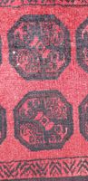 Schöner Teppich in schwarz rot