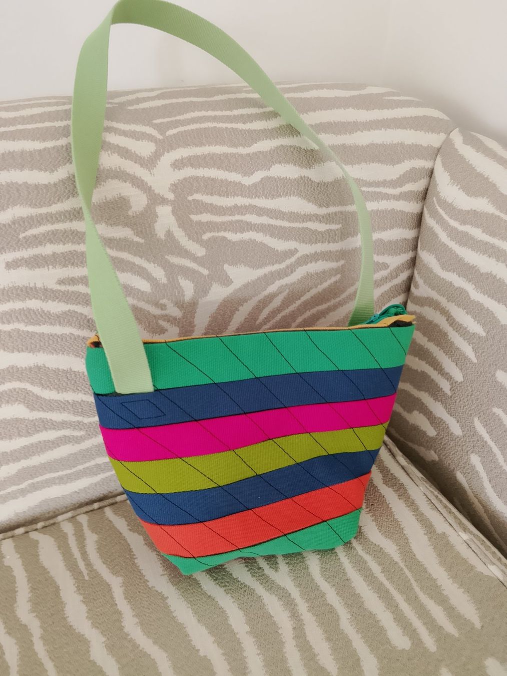 Taschen für Damen: Creative  Tasche mit Reissverschluss bunt . neu – Neu (gemäss Beschreibung) aus Bellikon von MellonCollieMitTwint