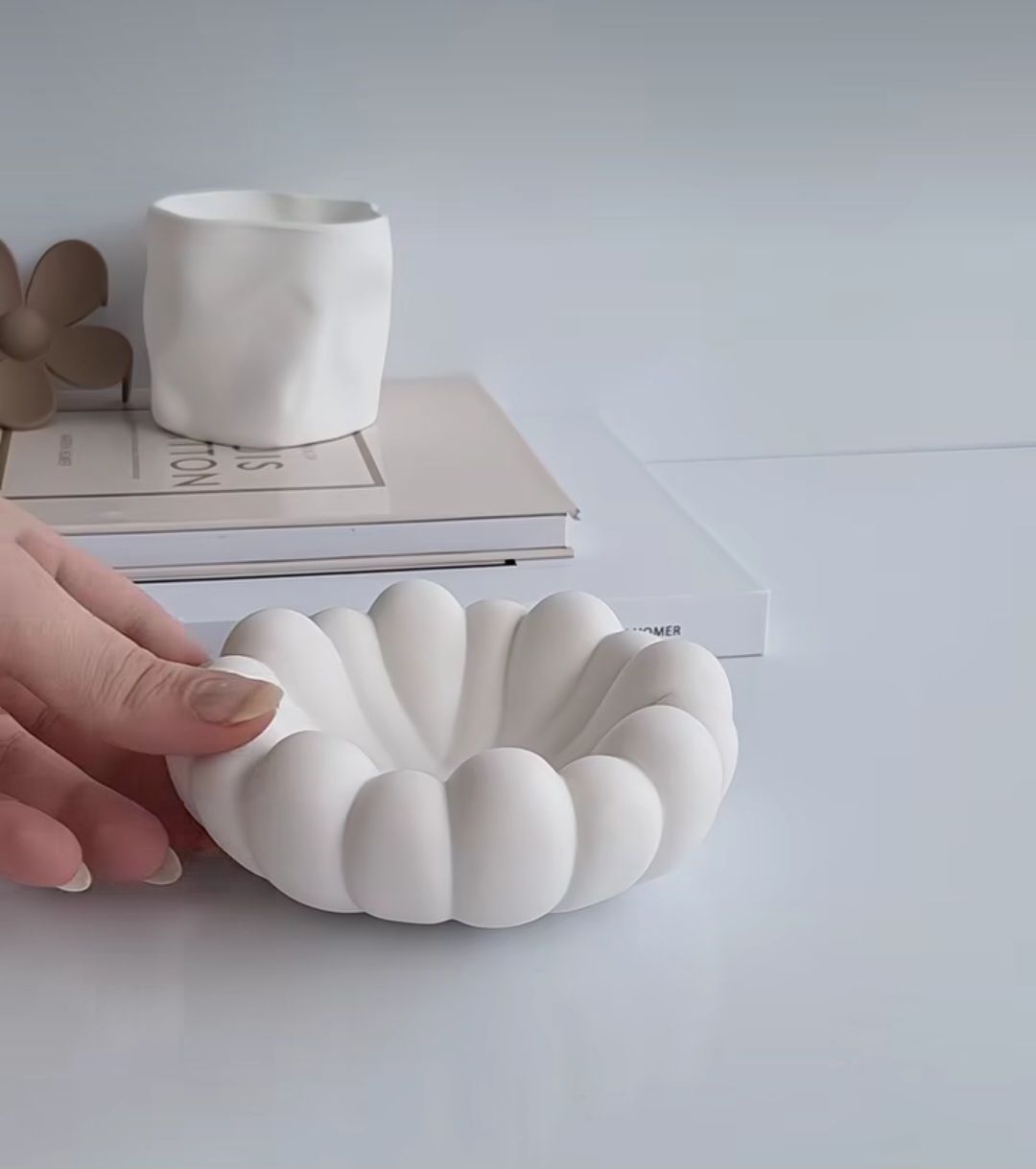 Tutte le decorazioni: Schale Blumenform Weiss Deko oder Schmuckschale neui Handmad – Nuovo e nell'imballaggio originale da Erlinsbach SO venduto da Inspirierend