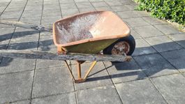 Gebrauchte Schubkarre für Gartenarbeit, stabil, Vintage 🚜