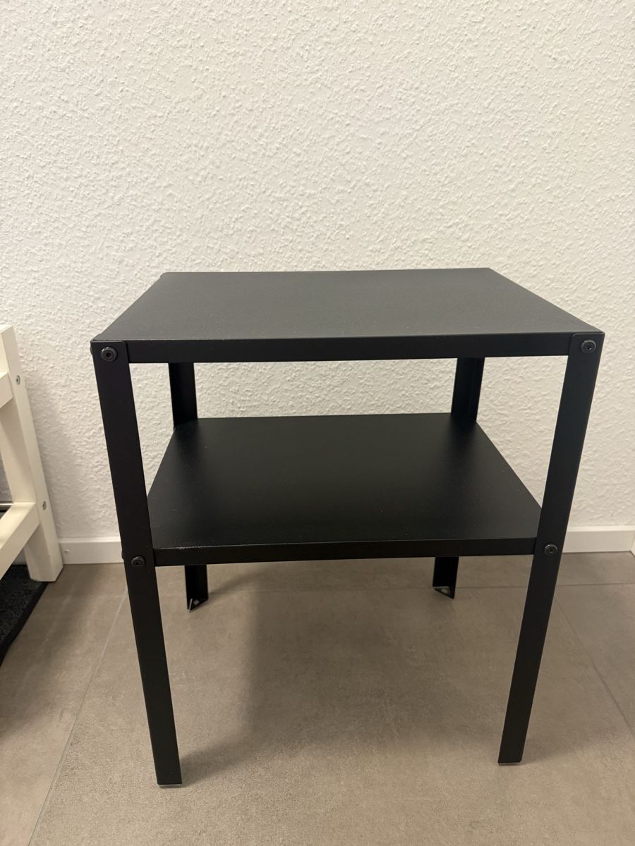 Comodini: Ikea black metal bench-bedside table perfect condition – Usato da Binningen venduto da eli_9psr 2