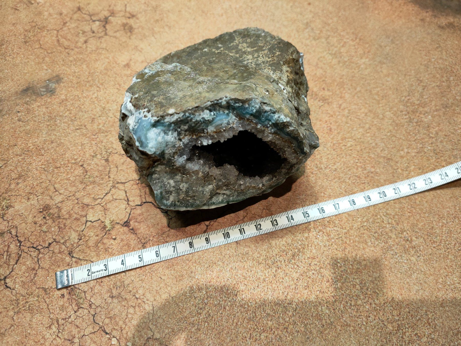 Mineralien & Heilsteine: Amethyst Geode – Gebraucht aus Baden von Araneus