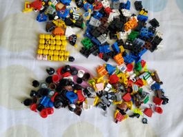Lego sehr viele Figuren Körper,  Köpfe, abdeckungen und ande