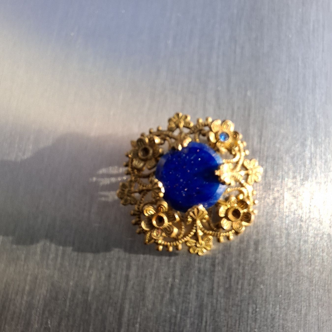 Spille & Fermagli: schöne Brosche mit blauem Stein Lapislazuli ? Vintage – Usato da Ennetbaden venduto da Rosen1 2