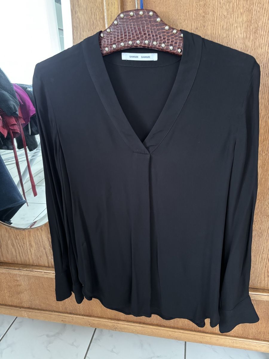 Camicette, T-shirt & Top: Camicia nera  – Nuovo (secondo la descrizione) da Schwyz venduto da Francesca54