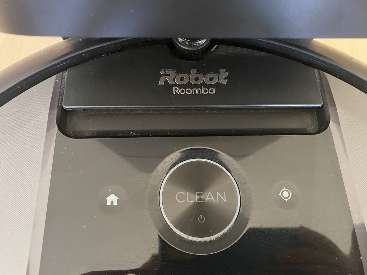 Irobot Aspirateurs & Accessoires: iRobot Roomba i7 Saugroboter mit Ladestation – D'occasion à Adetswil par mir_w6c5