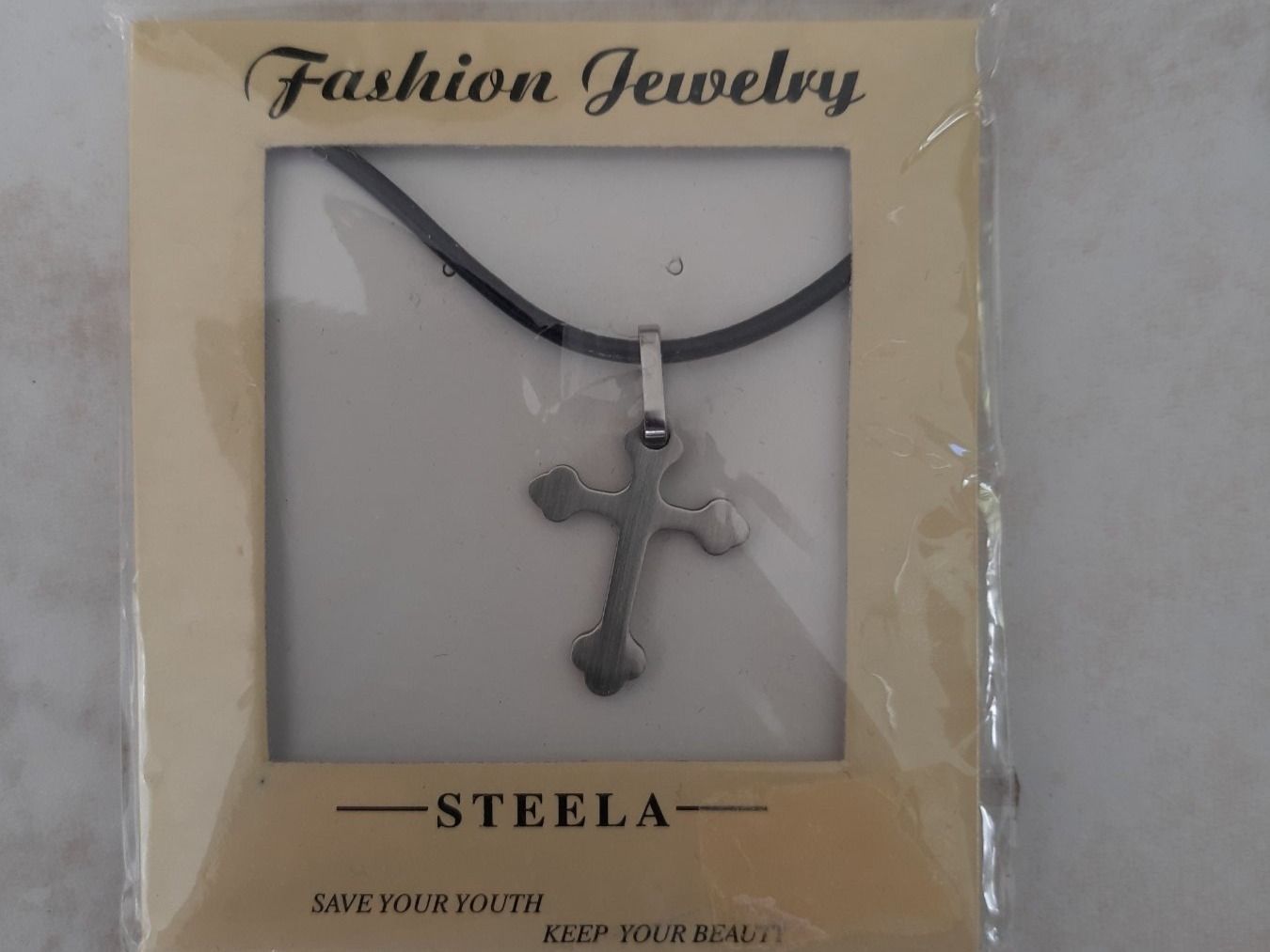 Catenine: Neue Kette mit Edelstahlanhänger – Nuovo e nell'imballaggio originale da Schmitten FR venduto da ReniStern