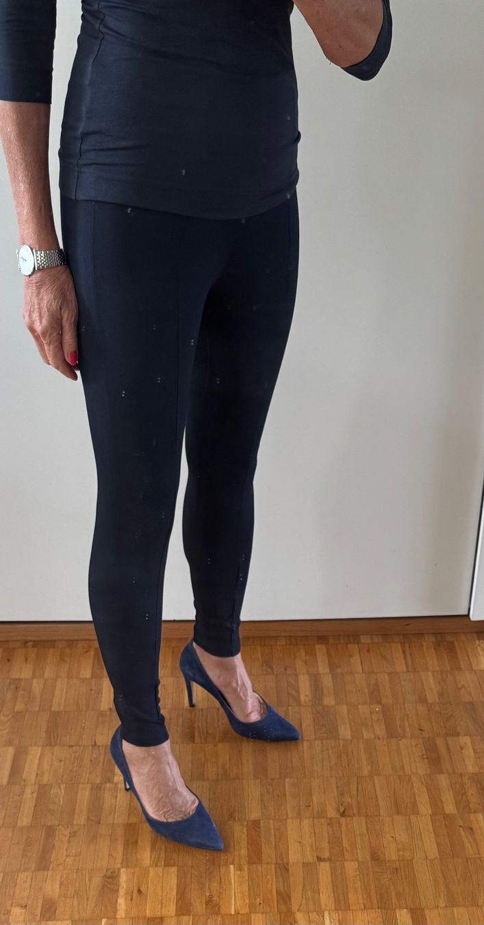 Leggings: Schwarze oder Blaue Leggings, Grösse S. Top  - Bequem! – Nuovo e nell'imballaggio originale da Adliswil venduto da Jessik0 1
