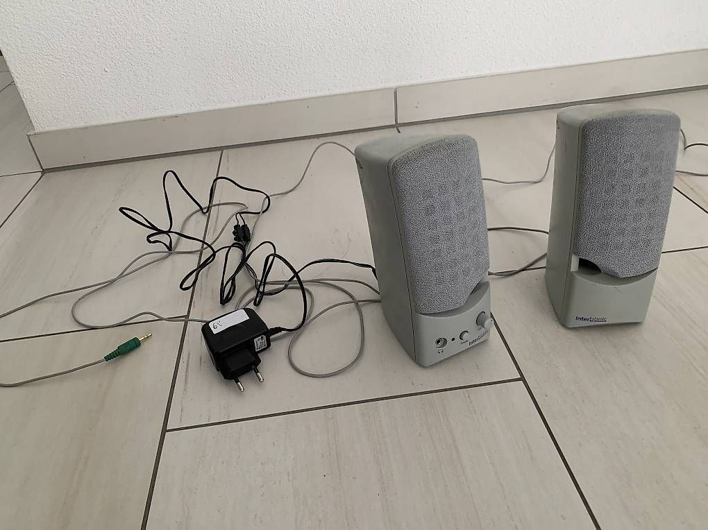 Casse acustiche: Vendo 2 casse audio per PC/mac – Usato da Cugnasco venduto da sal_8sf7 2