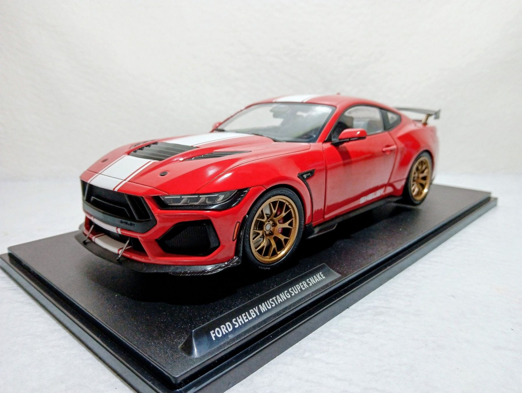Ford Modellini d'auto: Ford Shelby Mustang Super Snake – Usato da Huttwil venduto da Secondtrain