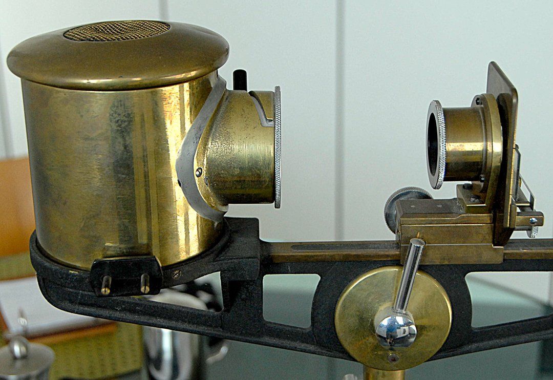 Microscopi: Flatters & Garnett Precision Micro-Projector – Usato da Zürich venduto da AuctionAlan 7