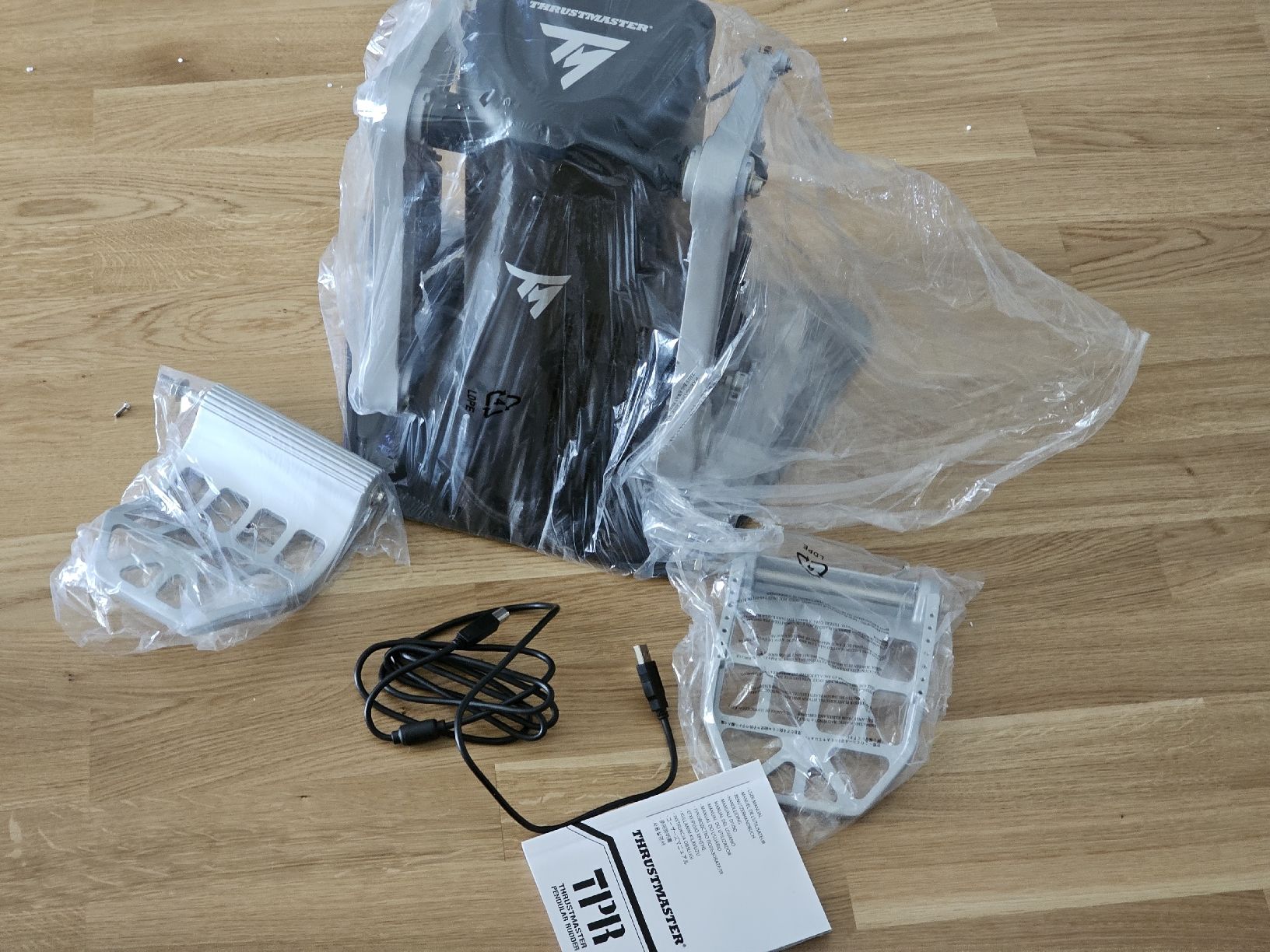Thrustmaster Controller: Thrustmaster TPR Pendular Rudder - Flight Simulator – Nuovo (secondo la descrizione) da Baden venduto da rob_grh6 3