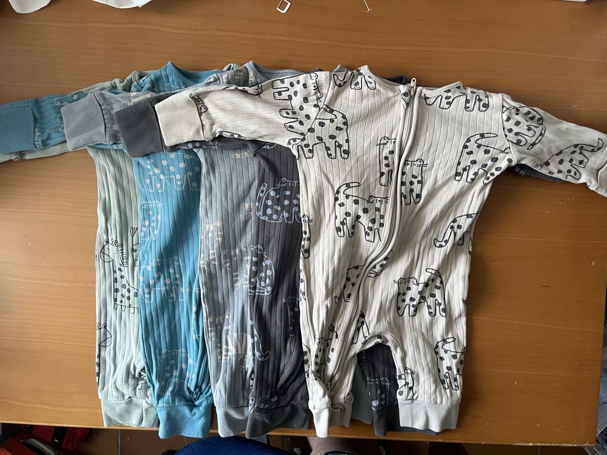 Next Lotti di vestiti: Strampler 4er Set Tierprint Grösse 68 NEXT – Usato da Winterthur venduto da lynnszabo