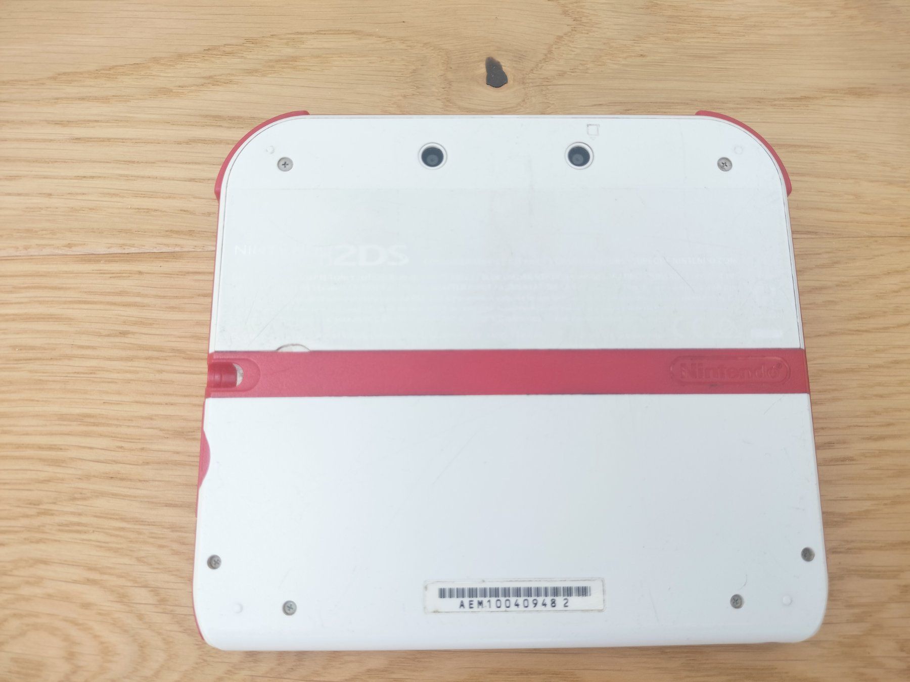 Nintendo Konsolen: Nintendo 2DS weiss/rot mit Ladekabel – Gebraucht aus Wil SG von kaizzen 3