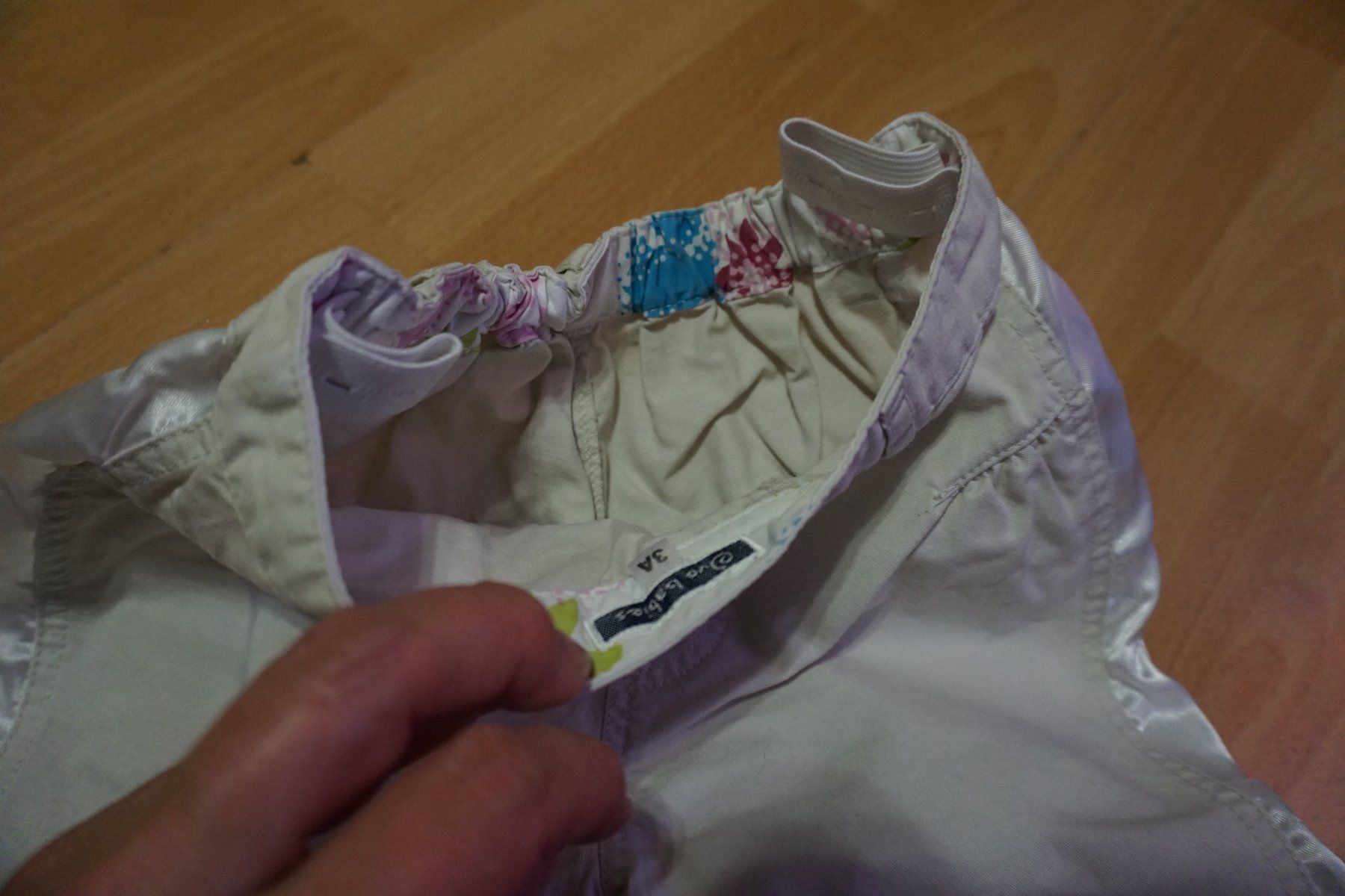Pantaloni: Kinder Hosen kurz ca.Gr. 98 – Usato da Zürich venduto da einalemjena 2