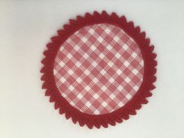 Rustikaler Untersetzer, rot-weiss kariert, Handarbeit, Top