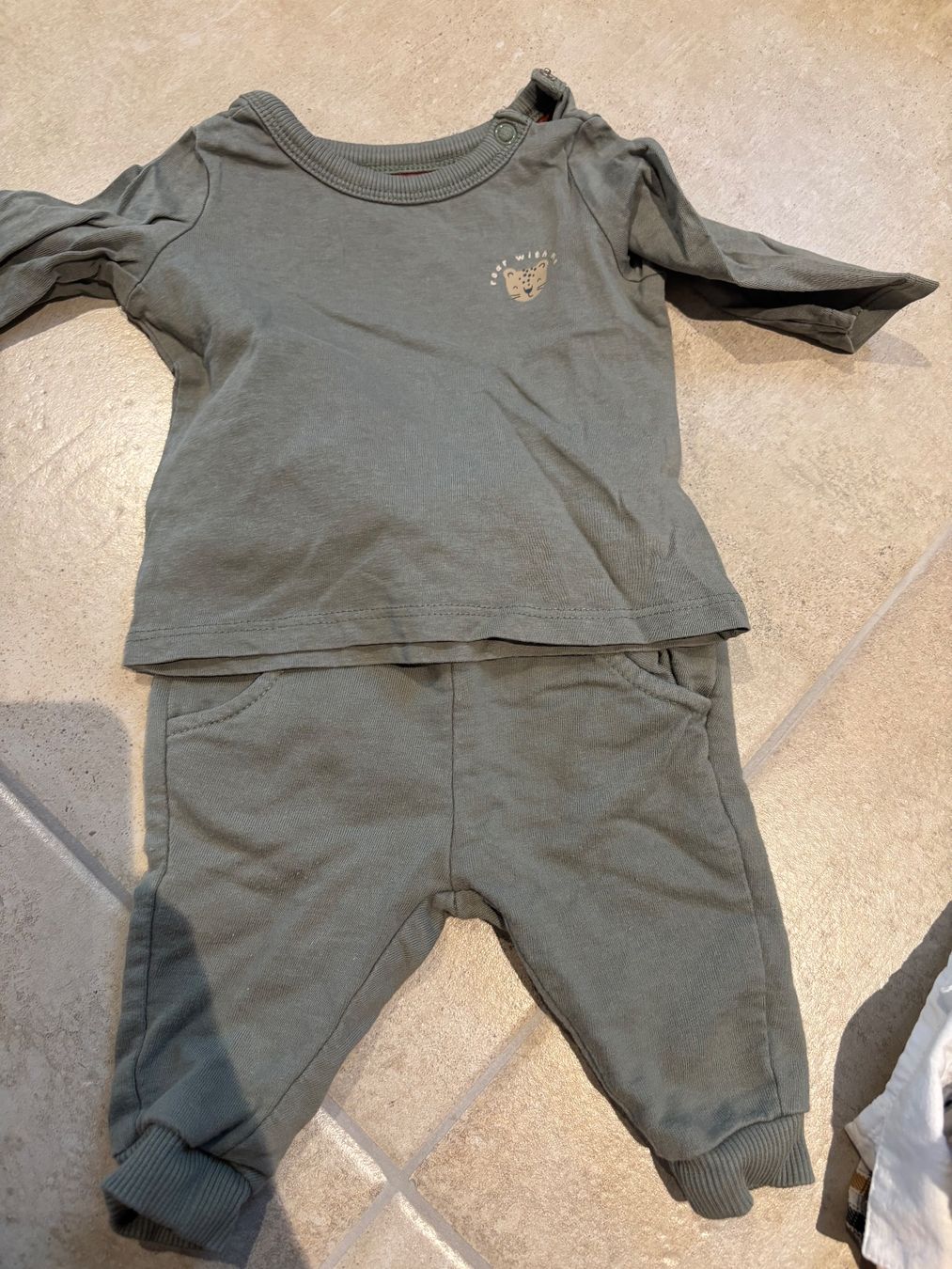 C&A Kleiderpakete & -sets: Ensemble bébé – Gebraucht aus Bressaucourt von Lamu 1