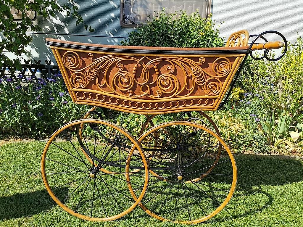 Kinderwagen: Antiker Kinderwagen – Gebraucht aus Aarau Rohr von Cesi3000