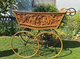Antiker Kinderwagen