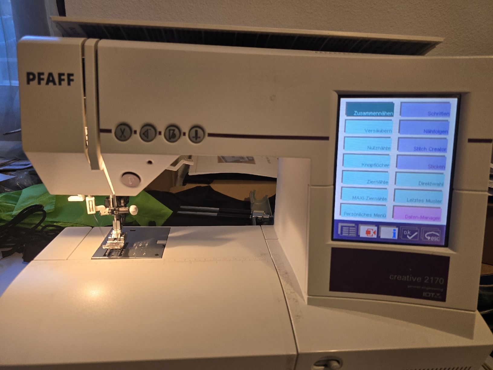Pfaff Macchine da cucire: Pfaff Näh-/Stickmaschine Creative 2170 – Usato da Lostorf venduto da Venice16 6